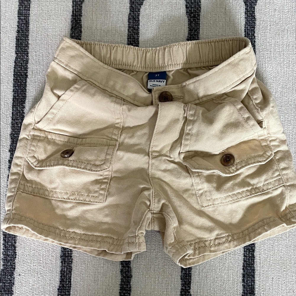 Old Navy Khaki Buttoned Shorts
